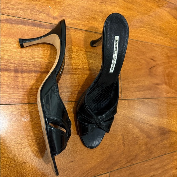 Manolo Blahnik Black Leather Heeled Sandals Size 7 - Picture 4 of 5